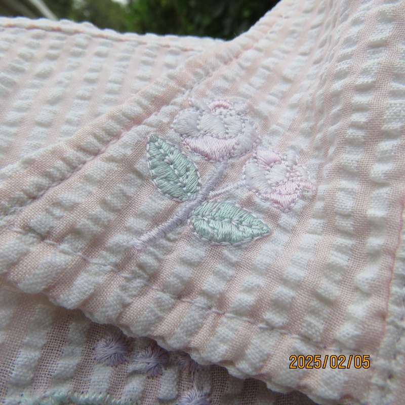 O//OS club 100% bubble cotton short sleeve top in pink-white check. Size 44.Embroidered front-collar