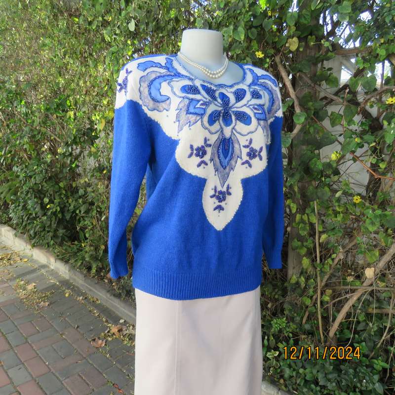 Amazing luxury embellished royal blue/cream acrylic/mohair pull over sweater. By HENDER size 38/40.
