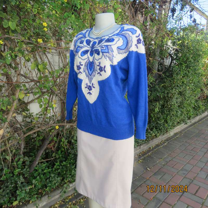 Amazing luxury embellished royal blue/cream acrylic/mohair pull over sweater. By HENDER size 38/40.