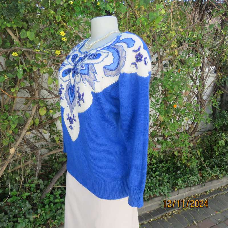 Amazing luxury embellished royal blue/cream acrylic/mohair pull over sweater. By HENDER size 38/40.