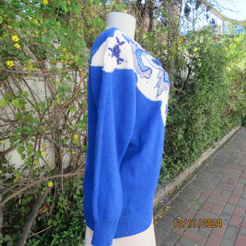Amazing luxury embellished royal blue/cream acrylic/mohair pull over sweater. By HENDER size 38/40.