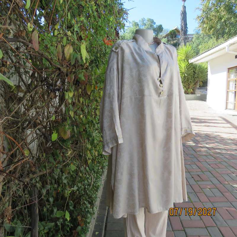 Rich cream with golden paisley pattern extra long satin polyester top. Size 52.