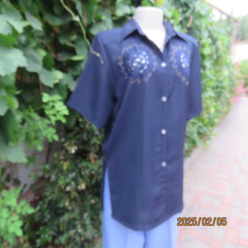 Exquisite navy short sleeve polyester richly embroidered with cut-out work-gold thread top.Size 36.