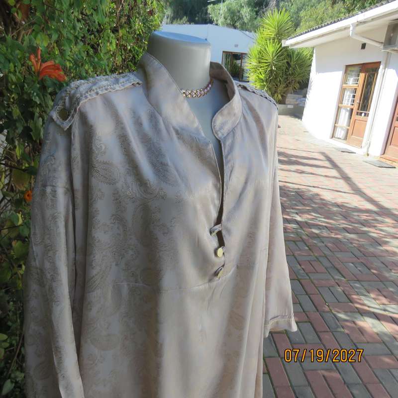Rich cream with golden paisley pattern extra long satin polyester top. Size 52.