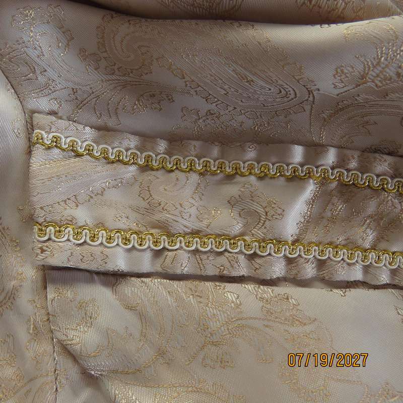 Rich cream with golden paisley pattern extra long satin polyester top. Size 52.
