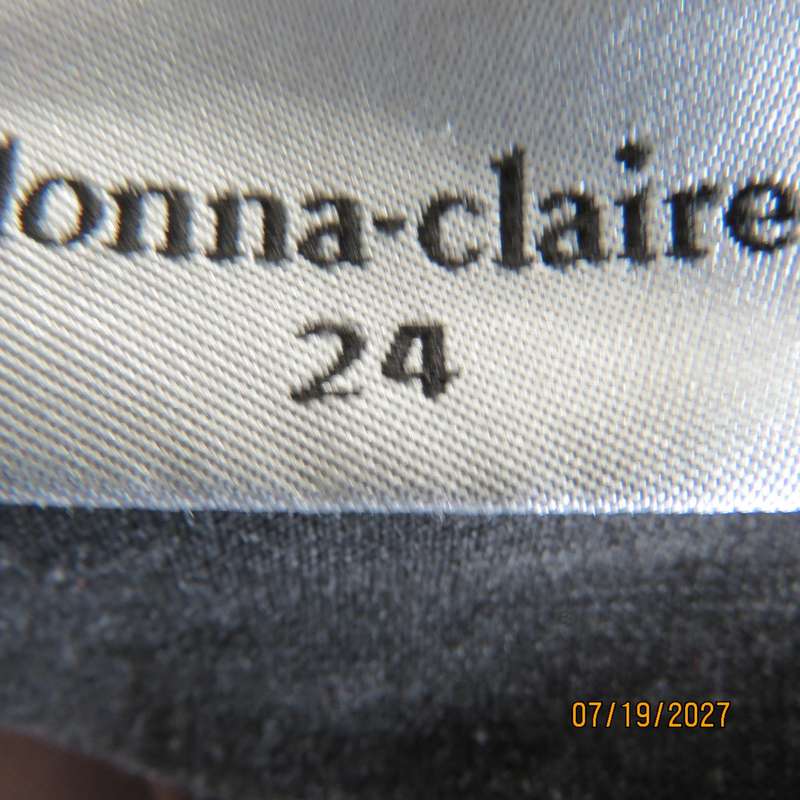 DONNA CLAIRE dark grey long sleeve polyrayon stretch top. Pink-purple roses front. Size 52