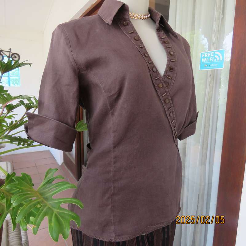 MERIEN HALL choc brown fold over 100% ramie top. Short sleeves. Size 34.Bead decoration. Side ties.