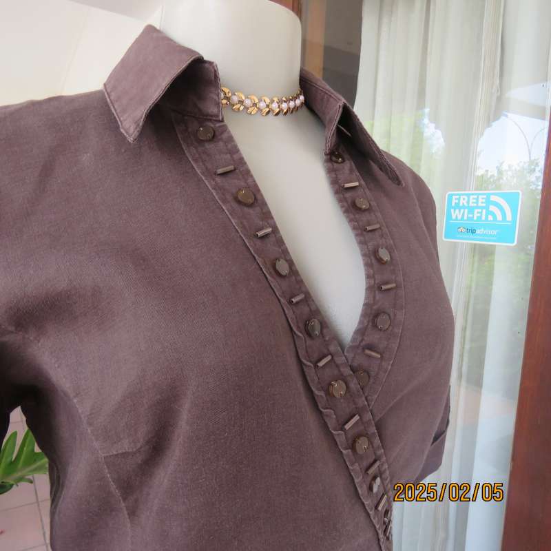 MERIEN HALL choc brown fold over 100% ramie top. Short sleeves. Size 34.Bead decoration. Side ties.