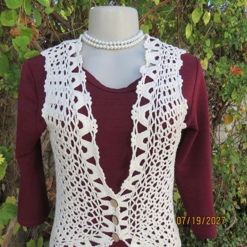 White elegant crochet waistcoat with round edging. The button closure. Size 34-36