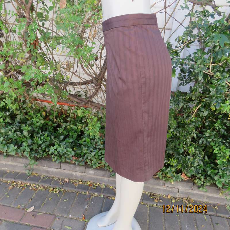 Dark brown striped firm textured stretch polyester pencil lined skirt.Size 38.Zip/pleat at back.