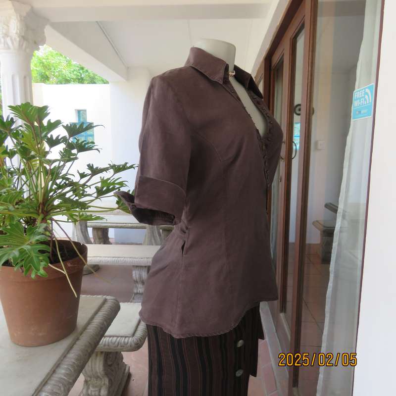 MERIEN HALL choc brown fold over 100% ramie top. Short sleeves. Size 34.Bead decoration. Side ties.