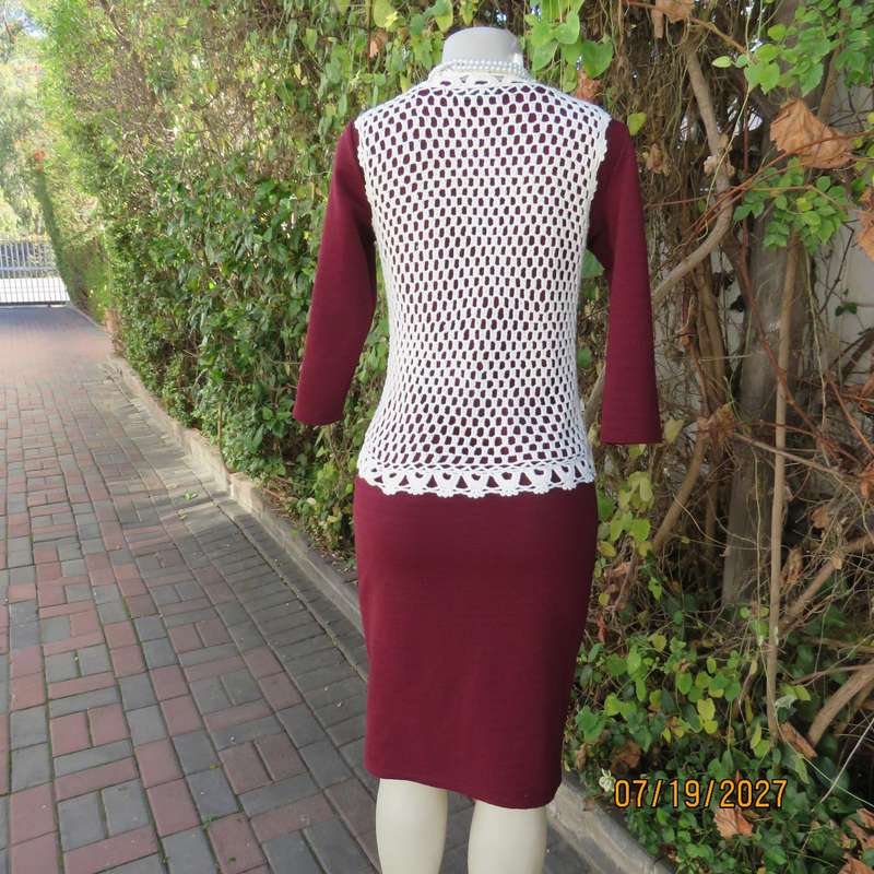 White elegant crochet waistcoat with round edging. The button closure. Size 34-36
