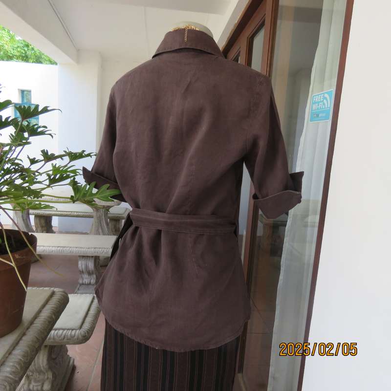 MERIEN HALL choc brown fold over 100% ramie top. Short sleeves. Size 34.Bead decoration. Side ties.