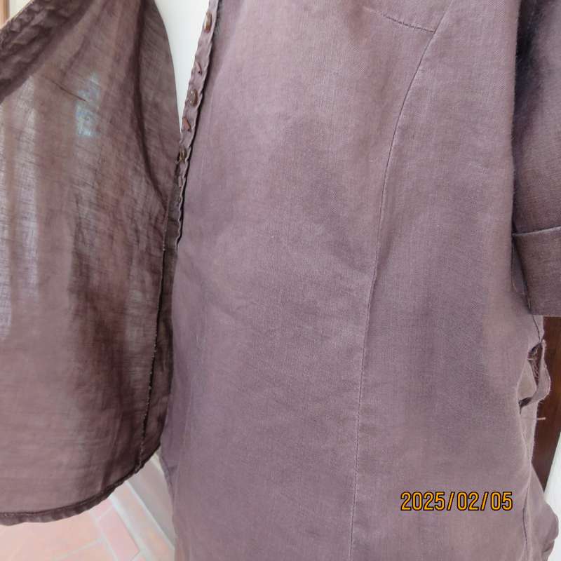 MERIEN HALL choc brown fold over 100% ramie top. Short sleeves. Size 34.Bead decoration. Side ties.