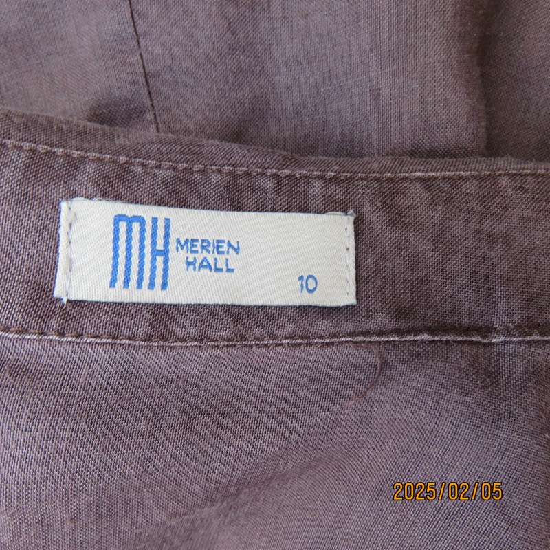 MERIEN HALL choc brown fold over 100% ramie top. Short sleeves. Size 34.Bead decoration. Side ties.