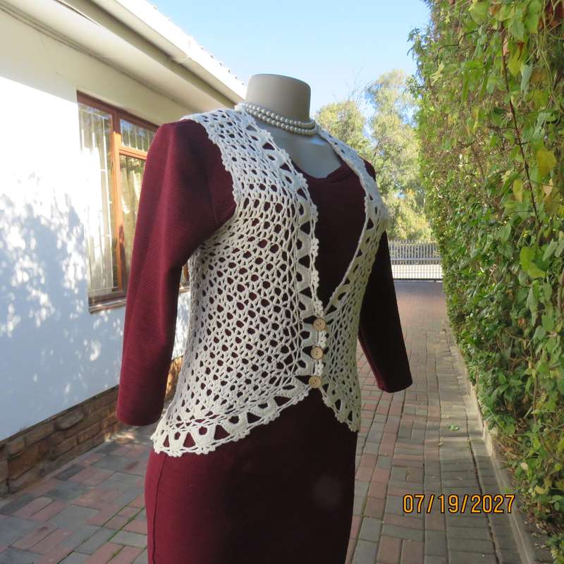 White elegant crochet waistcoat with round edging. The button closure. Size 34-36