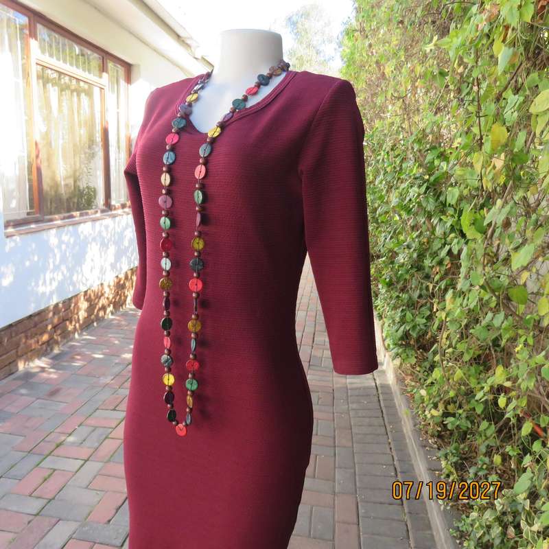 CIARRA maroon bodycon slip over dress in corded stretch polyester. Size 36.