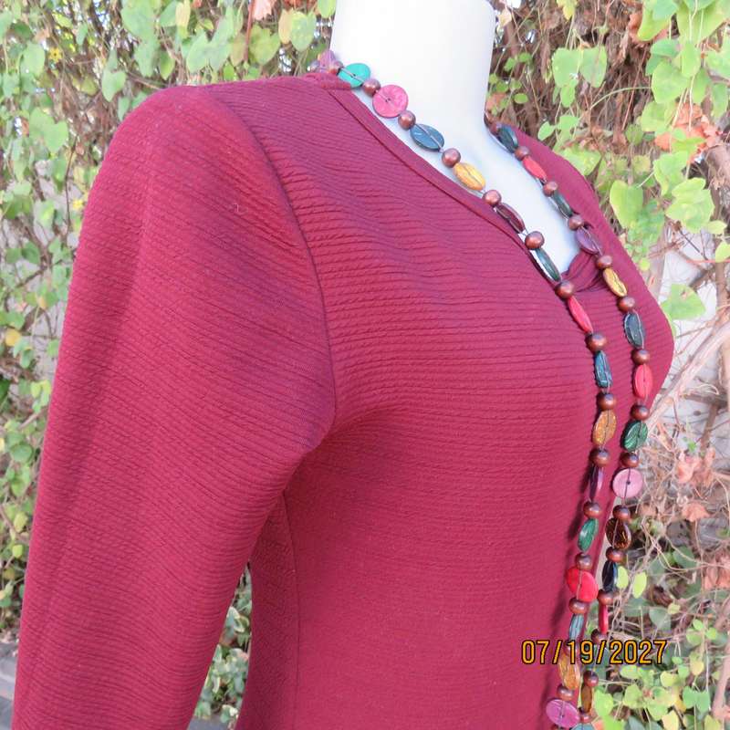 CIARRA maroon bodycon slip over dress in corded stretch polyester. Size 36.