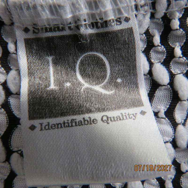 I Q monochrome soft bubble stretch polyester bodycon slip over dress. Size 36