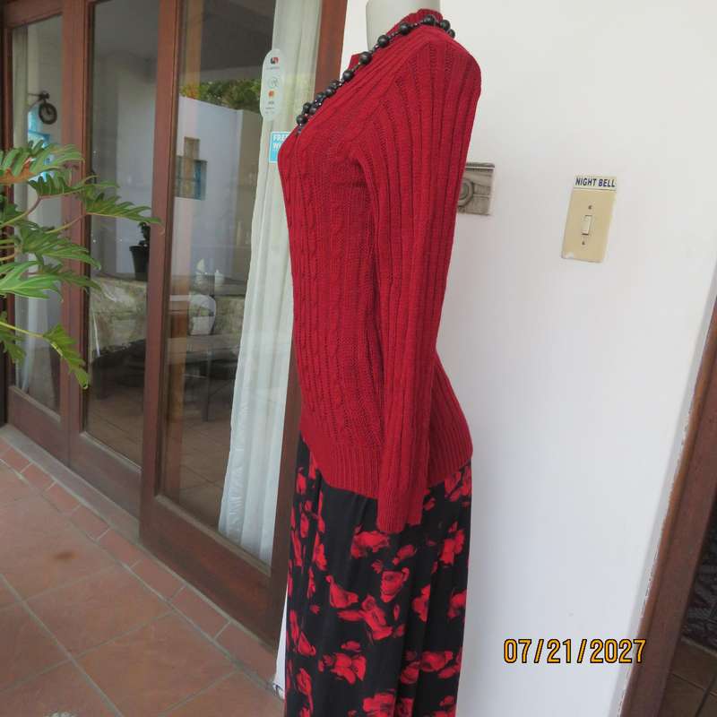 JUDY'S PRIDE cherry red cable knit long sleeve crew neck jumper. Size 34
