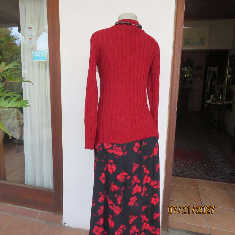 JUDY'S PRIDE cherry red cable knit long sleeve crew neck jumper. Size 34