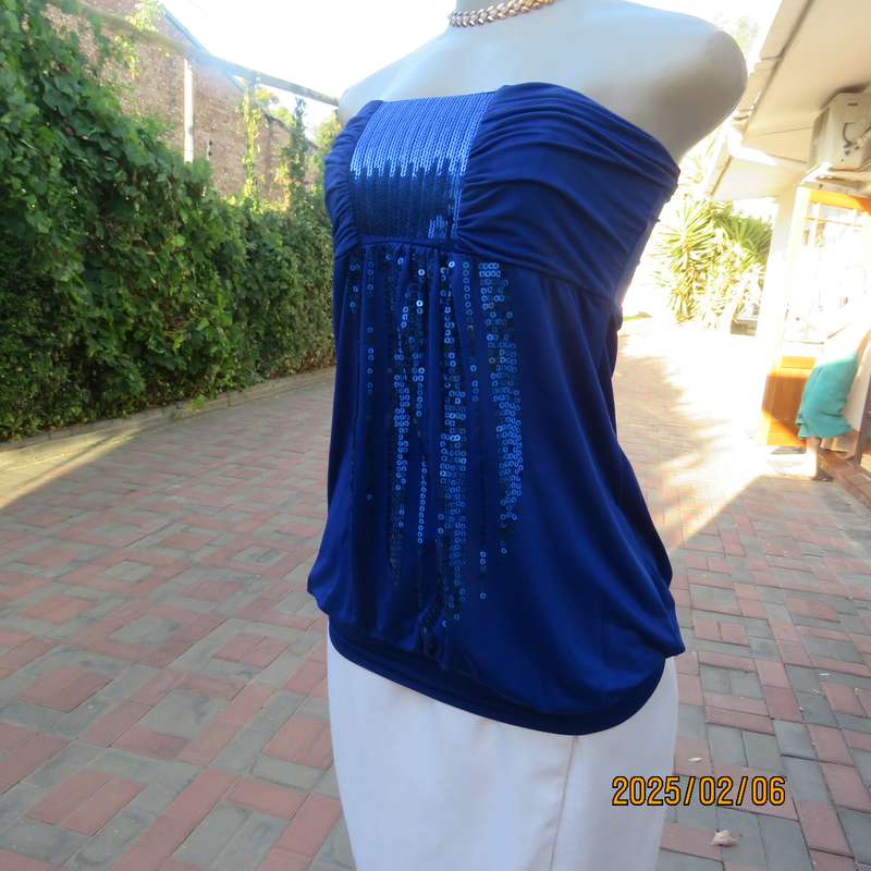 Luxury strapless evening top in royal blue stretch polyester. Sequin decorated. Size 34. As new.