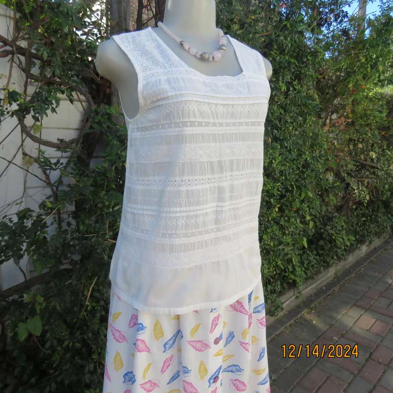 Dainty white feminine 100% cotton with cotton lace square neck top size 34. By SOIL from India. New