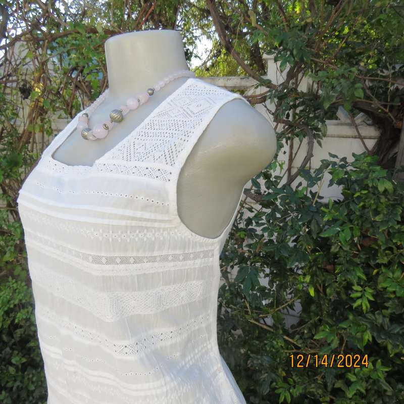 Dainty white feminine 100% cotton with cotton lace square neck top size 34. By SOIL from India. New