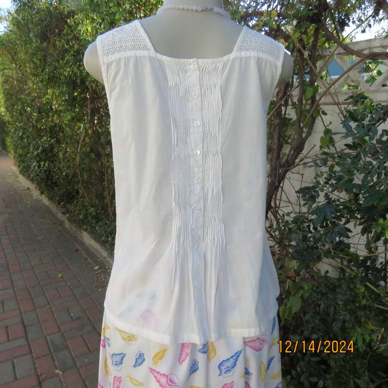 Dainty white feminine 100% cotton with cotton lace square neck top size 34. By SOIL from India. New