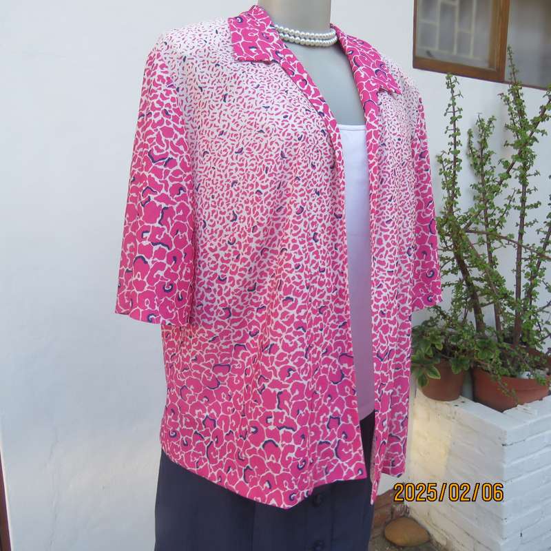 High quality KENLEY vintage open short sleeve top size 44. White with pink-navy unique patterns.