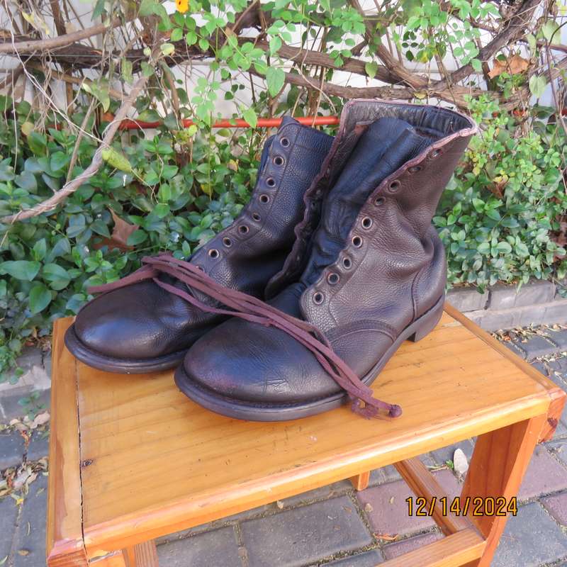 Pair SADF brown genuine leather boots by BAGSHAW size 10.5 issued 1993. Army size 285. Good cond.