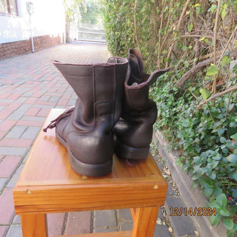 Pair SADF brown genuine leather boots by BAGSHAW size 10.5 issued 1993. Army size 285. Good cond.