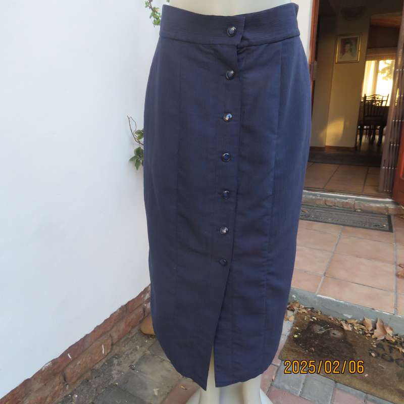Button down navy slightly creased polycotton lined ankle length skirt. Size 38. As new cond.