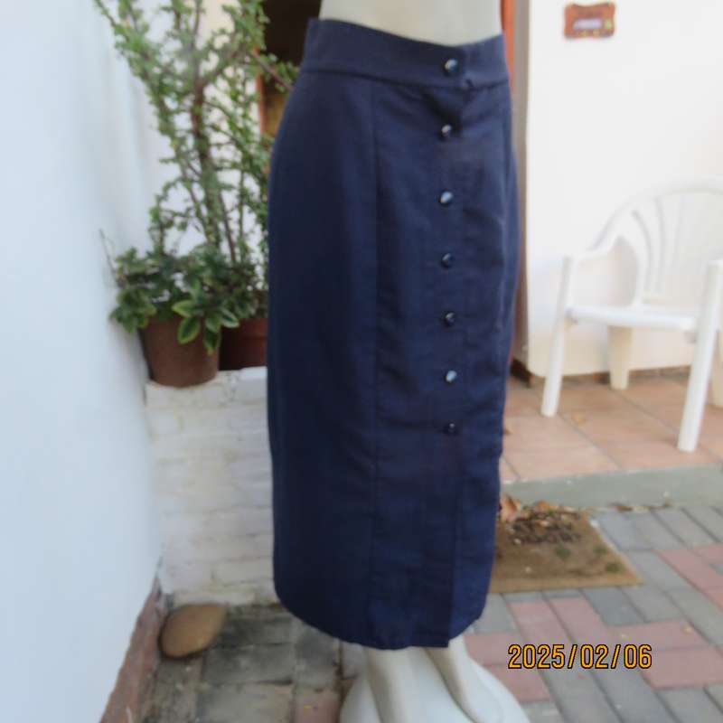 Button down navy slightly creased polycotton lined ankle length skirt. Size 38. As new cond.