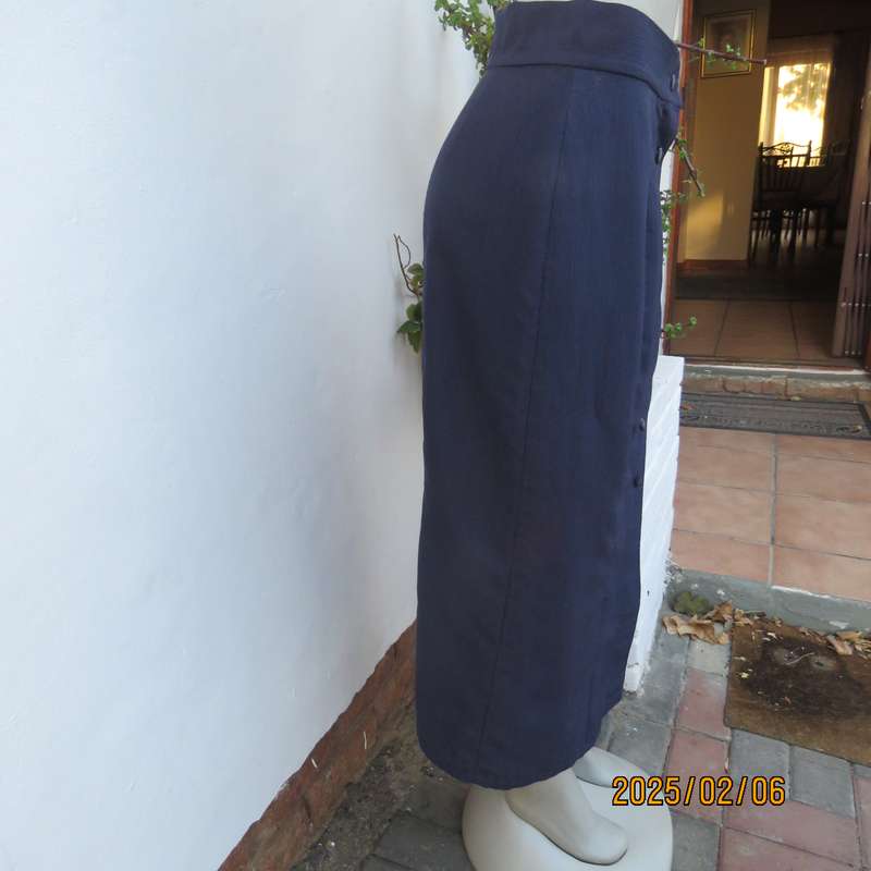 Button down navy slightly creased polycotton lined ankle length skirt. Size 38. As new cond.