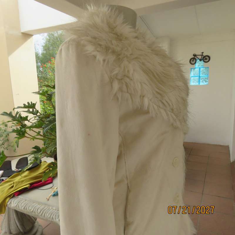 TRUWORTHS cream bonded acrylic fur jacket-outer suede look polyester. Size 32