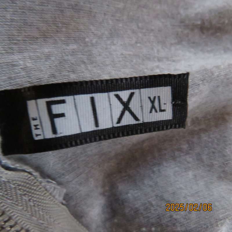 Easy to wear silvergrey stretch polycotton dress. Zip front and back. Capped sleeves. Size 44-46.