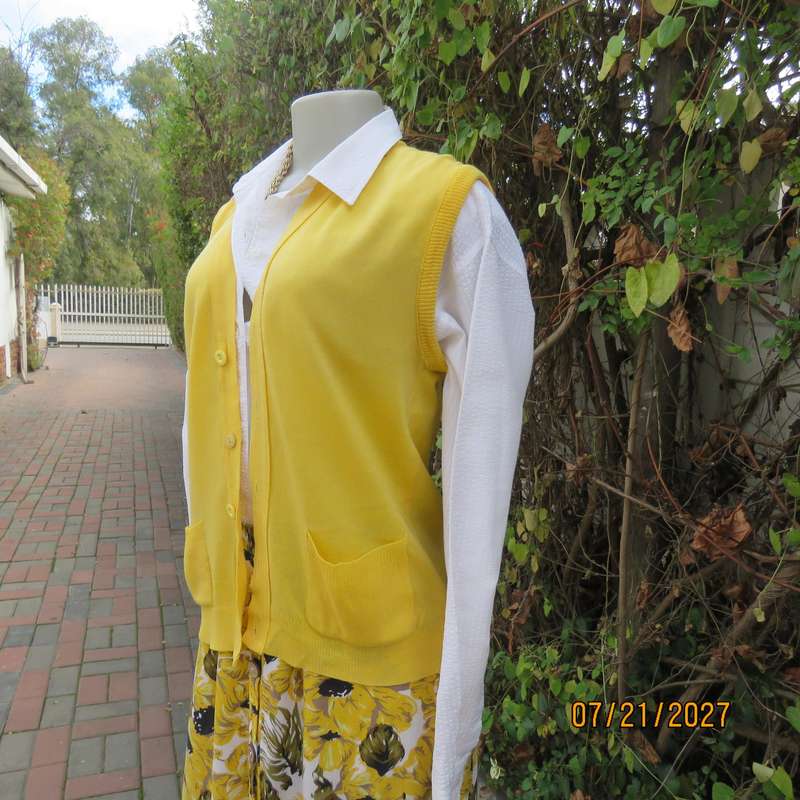 INTERFERE pineapple yellow sleeveless acrylic knit waistcoat. Button down. Size 38