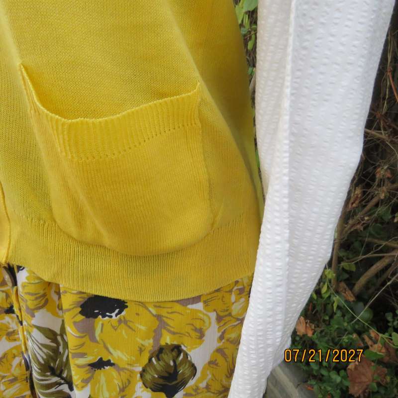 INTERFERE pineapple yellow sleeveless acrylic knit waistcoat. Button down. Size 38
