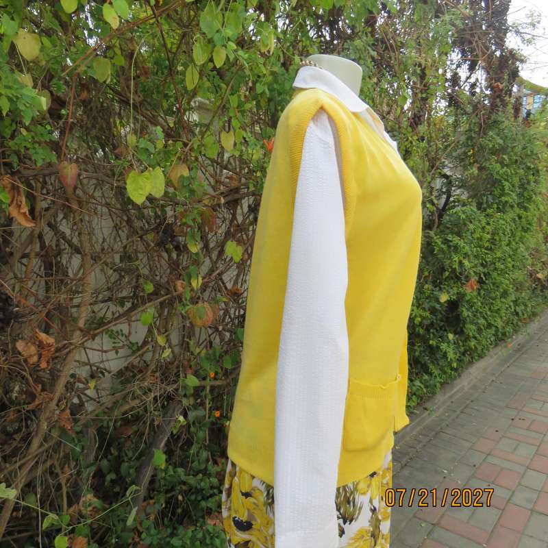 INTERFERE pineapple yellow sleeveless acrylic knit waistcoat. Button down. Size 38