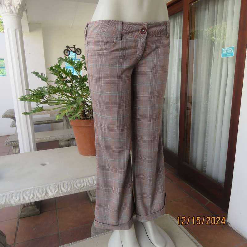 Tartan check bootcut woven poly/rayon pants. Autumn colours. Turnovers. Pockets.Size 34 by INSTINCT.
