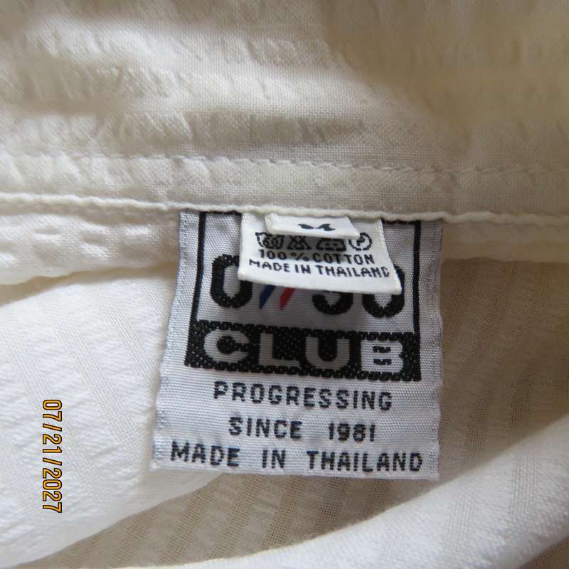 O//SO white bubble cotton long sleeve button down shirt size 40. Shirt collar
