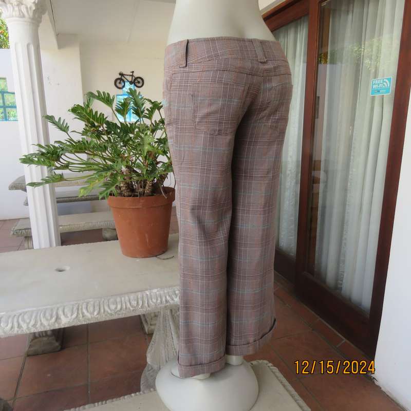 Tartan check bootcut woven poly/rayon pants. Autumn colours. Turnovers. Pockets.Size 34 by INSTINCT.