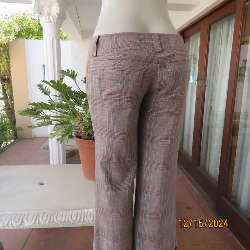 Tartan check bootcut woven poly/rayon pants. Autumn colours. Turnovers. Pockets.Size 34 by INSTINCT.