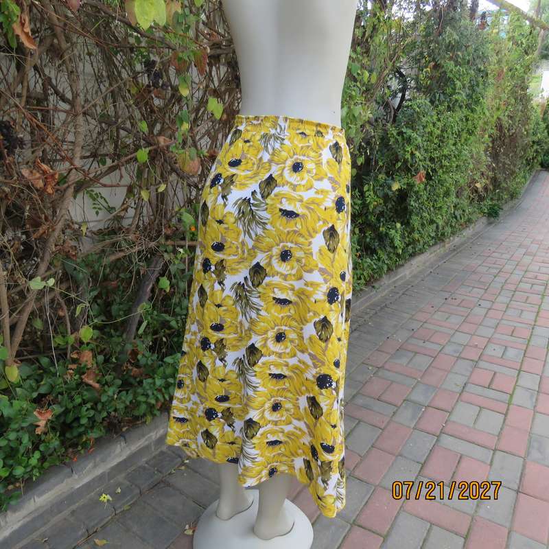 AUDACITY 100% creased rayon skirt with yellow sunflowers. Elasticated waist. Size 44
