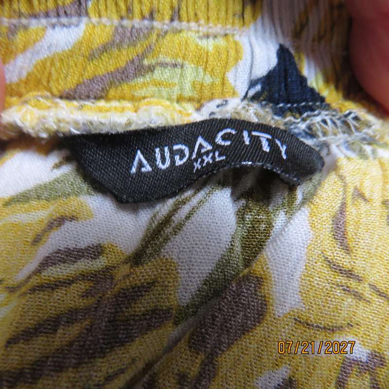 AUDACITY 100% creased rayon skirt with yellow sunflowers. Elasticated waist. Size 44