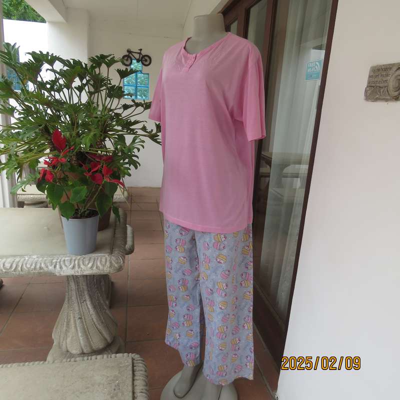 FASHION EXPRESS light blue 100% cotton pajama pants with cupcake patterns. Size 44.Elasticated waist