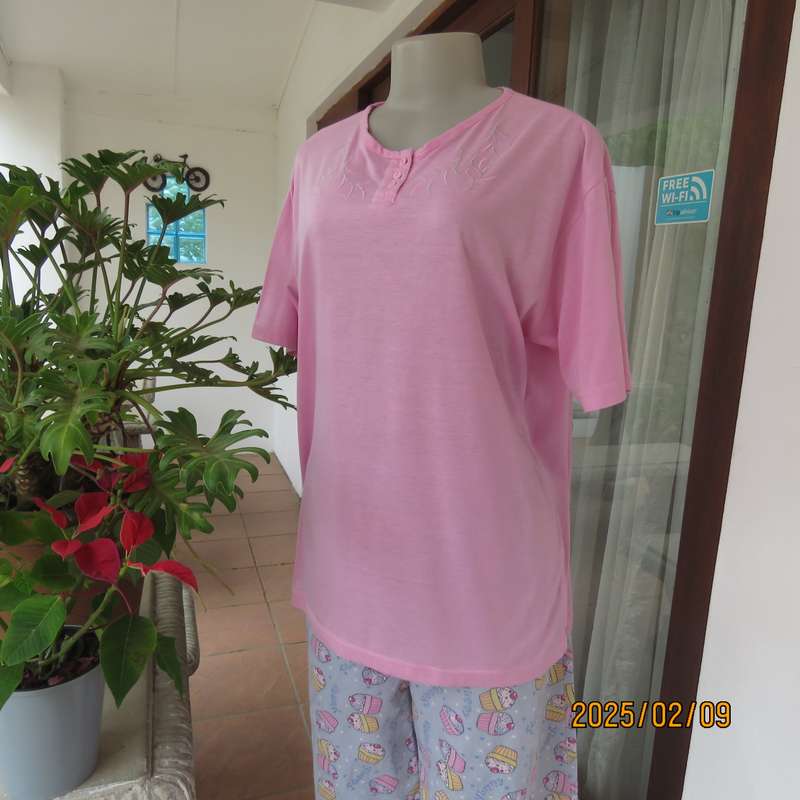 Rose pink pajama top by MILLION DREAMS size 40. Short sleeves. Short button down opening.