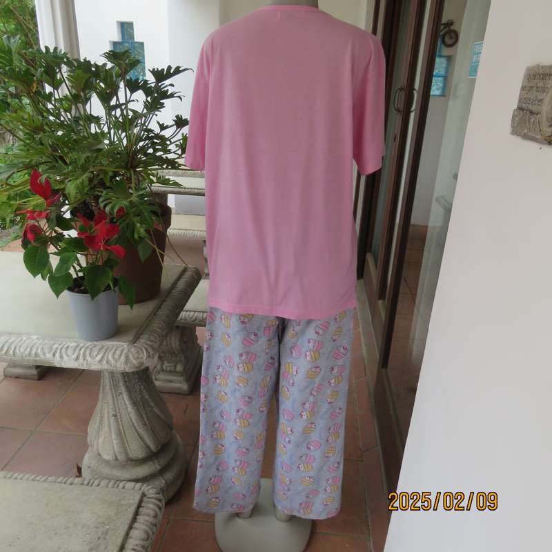 Rose pink pajama top by MILLION DREAMS size 40. Short sleeves. Short button down opening.