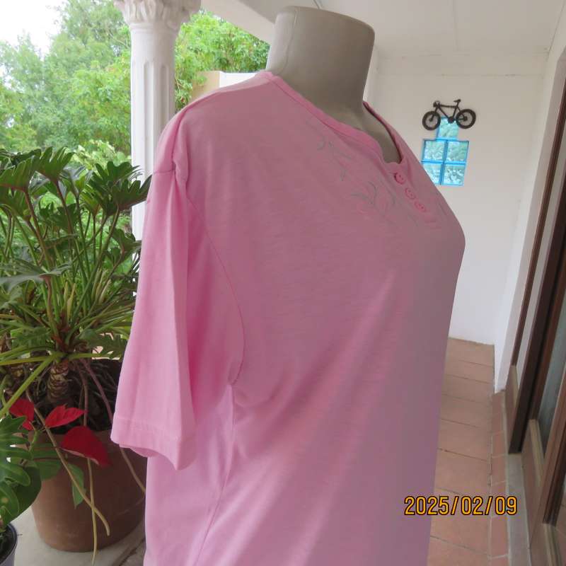 Rose pink pajama top by MILLION DREAMS size 40. Short sleeves. Short button down opening.